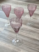 Różowe kieliszki kryształowe , ręcznie szlifowanie, przedwojenne 
