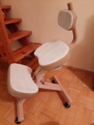 Klękosiad, krzesło do biurka