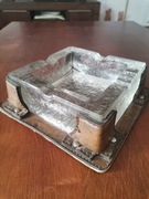 Stara popielniczka na biurko, stół w skórze 