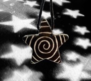 Naszyjnik gwiazdka spirala czarno biały 