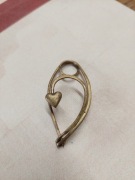 Piękna, delikatna stara broszka z mosiądzu Vintage  serce