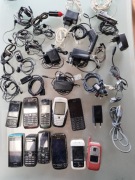 Sprzedam 11 sztuk telefonów firmy Nokia z ładowarkami i słuchawkami i kabl