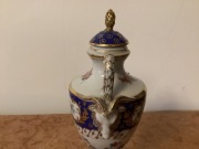 Elegancka Amfora Porcelanowa z Niemiec – Wyjątkowy Eksponat Klasycystyczny