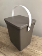 pojemnik na proszek do prania 5l z pokrywką i rączką szary