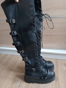 Czarne botki na koturnie 