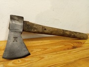 Stara siekiera  1397g. Trzonek kiepski 