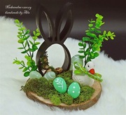 Stroik wielkanocny na drewnie zajączek jajka 