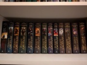 Sprzedam 13 tomów serii fantasy „Koło Czasu” książki są w języku rosyjskim.