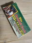 Karty kolekcjonerskie karty bejsbolowe box z 1990 r.
