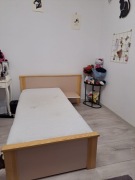 Łóżko jednoosobowe różowe z półką