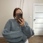 Błękitny sweter Zara z bufiastymi rękawami z domieszką wełny