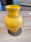 Żółty szklany wazoniki 