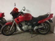 Czerwona Honda CB500 do dopieszczenia