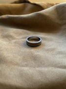 Obrączka z drzewa beczkowego po whiskey i noc Kairu 