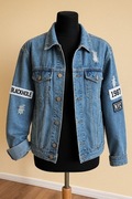 NOWA bluza jeansowa z naszywkami