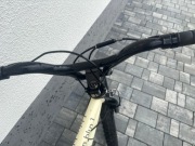Rower typu BMX z rotatorem na kierownicy