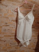 (80B) Triumph/ Ekskluzywne, białe body modelujące z Londynu 