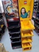 Regał z klocków LEGO