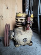 Stara sprężarka dwutłokowa