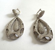 Srebrne nowe duże kolczyki na angielskim zapieciu.