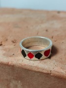 Retro Sygnet w Stylu Kart – Klimatyczny, Klasyczny Wzór