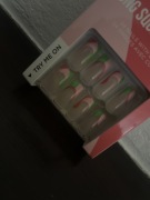 Sztuczne paznokcie tipsy