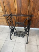 Maszyna do szycia pod stolik nogi od maszyny odnowiona