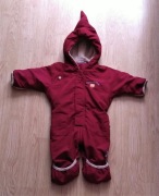 Bordowy kombinezon zimowy z kapturem i bucikami Im