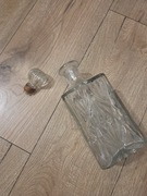 Szklana karafka zdobiona