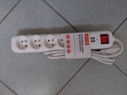 Przedłużacz listwowy Hykker z pięcioma gniazdami i portami USB.-1 szt.