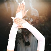 Długie rękawiczki ślubne białe tiulowe mitenki na ślub bez palcow 49 cm