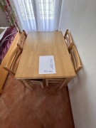 Stół plus 4 krzesła