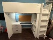 Łóżko SMASTAD (+biurko i szafa)