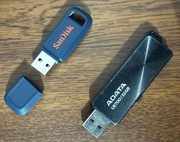 Pendrive + Zestaw przejściówek + karty pamięci + Inne