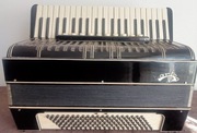 Akordeon Barton120b.