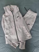 Sprzedam oryginalny dres NIKE Tech Fleece kolor: purdowy róż, rozmiar S