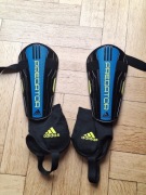 Ochraniacze piłkarskie Adidas Predator na kostki i golenie