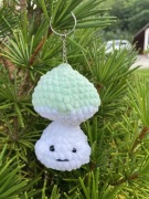 Brelok grzybek wykonany na szydełku 