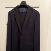 Granatowy garnitur BYTOM