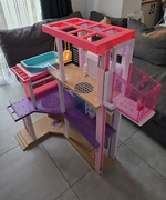 Barbie Dreamhouse, Willa z basenem,