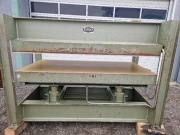 Prasa półkowa hydrauliczna do forniru fornirowania