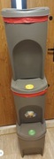 Pojemniki do segregacji śmietniki kosze 