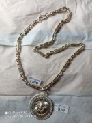 Łańcuszek  z zawieszką  - 700 zł 