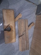 Dwa stare strugi do drewna.