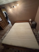 Łóżko drewniane 160x200 ze stelażem i materacem