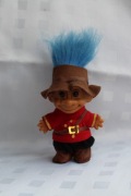 TROLL RUSS NIEBIESKIE CANADIAN MOUNTIE KANADYJSKI POLICJANT FIGURKA ZABAWKA