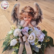 Dekoracja stroik na grób aniołek kwiaty