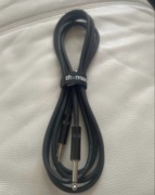 Kabel instrumentalny marki Thomann z wtyczkami jack 6,3 mm.