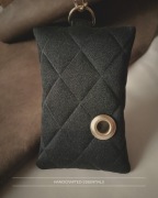 Pikowane etui na kupoworki dla psa | handmade | złote okucia | ELLEVATÉ