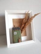 Drewniany domek khaki dekoracja